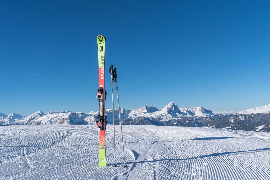 ski with poles on Kronplatz